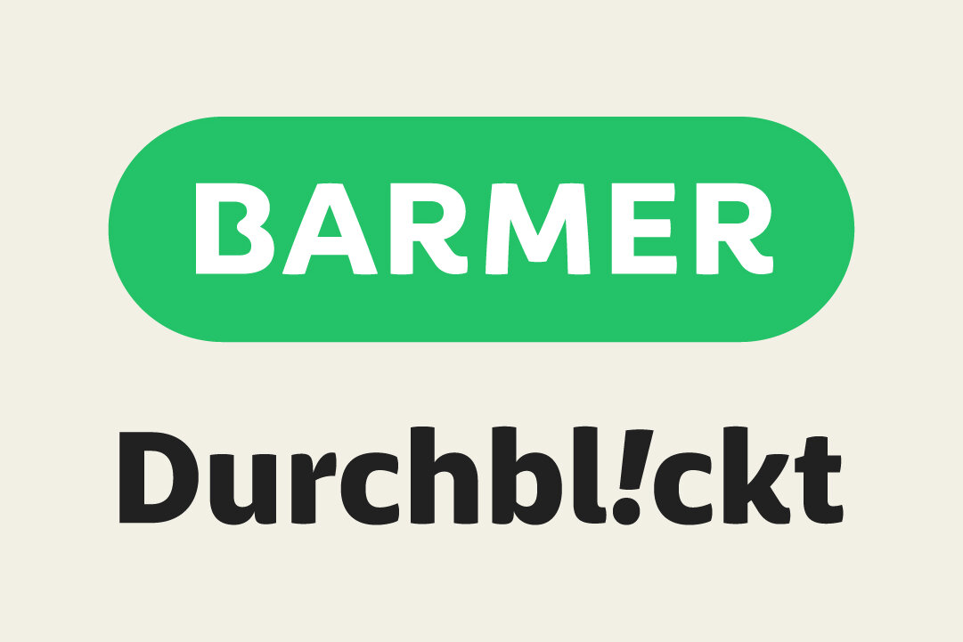 BARMER Durchblickt Logo, grünes Badge mit weißem Text auf beigem Hintergrund