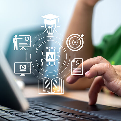 Kind arbeitet am Laptop, während digitale Symbole zu künstlicher Intelligenz und Lernen über dem Bildschirm eingeblendet sind. DGK_Artikel-01.03_shuler_learning-with-AI_teaser.jpg