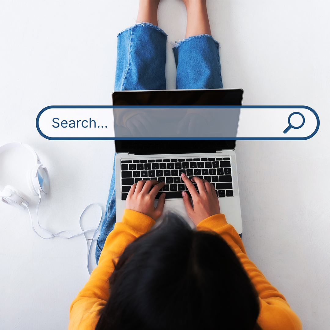 Laptop mit Suchfeld einer Suchmaschine DGK_Beitraege_Eltern_Algorhytmus_E_B4-header.jpg