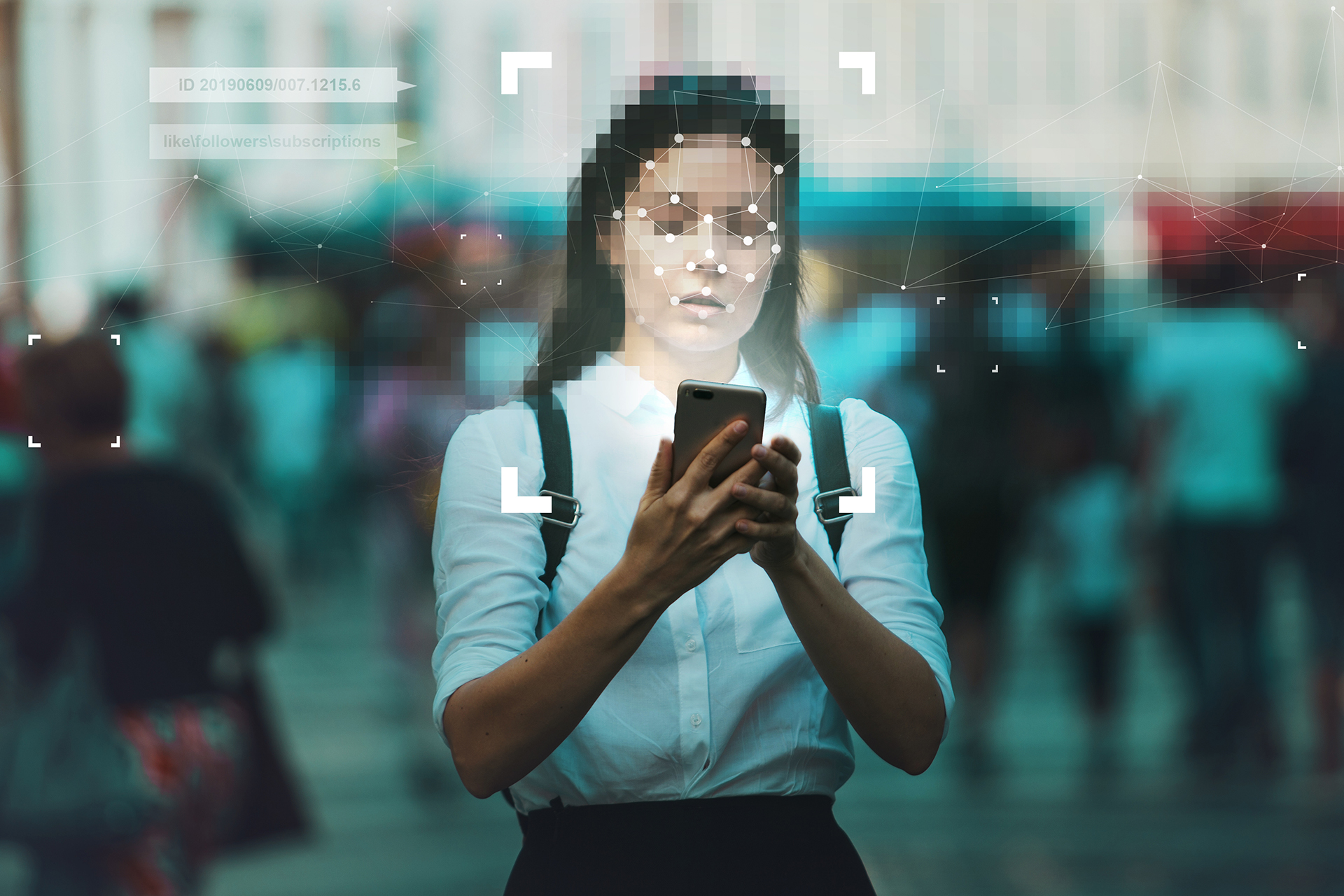 Frau macht ID-Scan am Smartphone